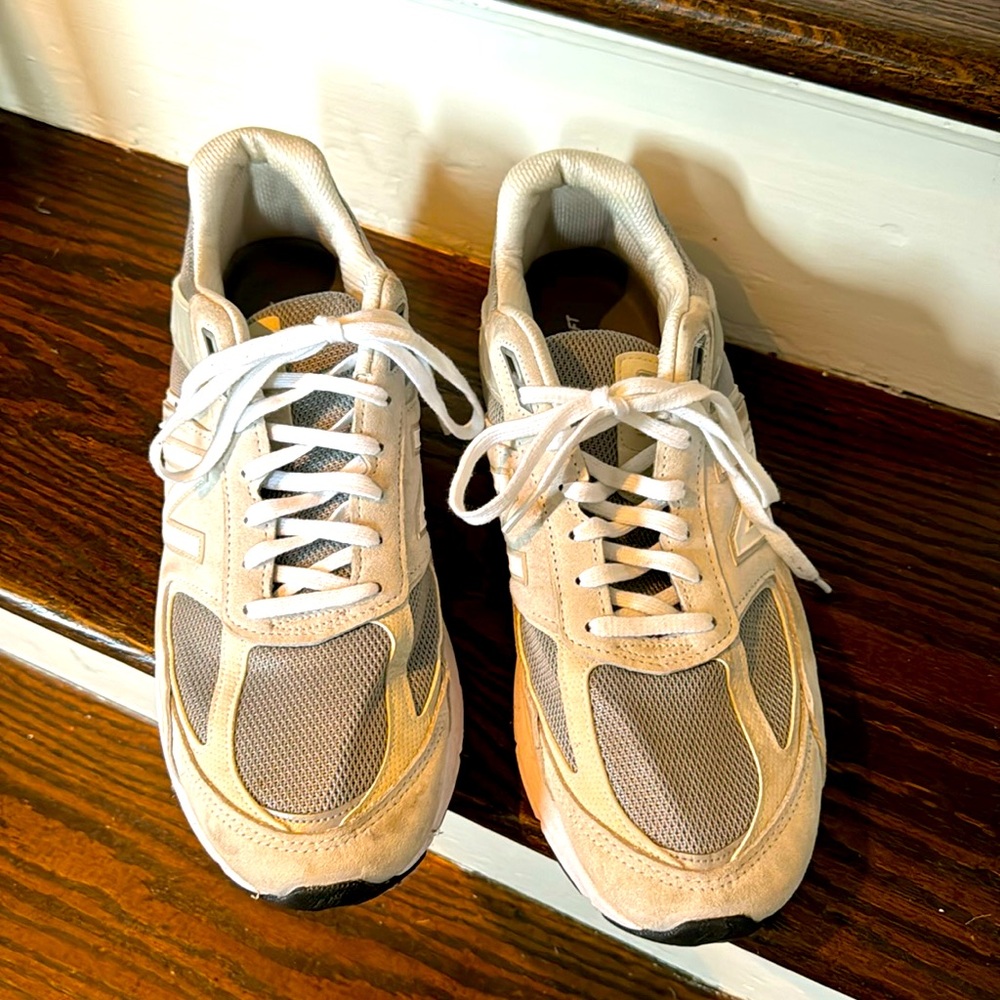New Balance mens sneaker